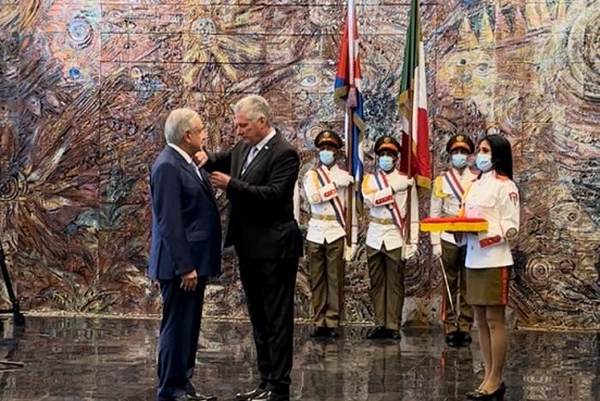 CARA LA CORCHOLATA QUE LE REGALÓ CUBA A AMLO