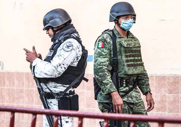 AGOTA MONREAL TODO PARA CONCRETAR PERMANENCIA DE FUERZAS ARMADAS EN LAS CALLES