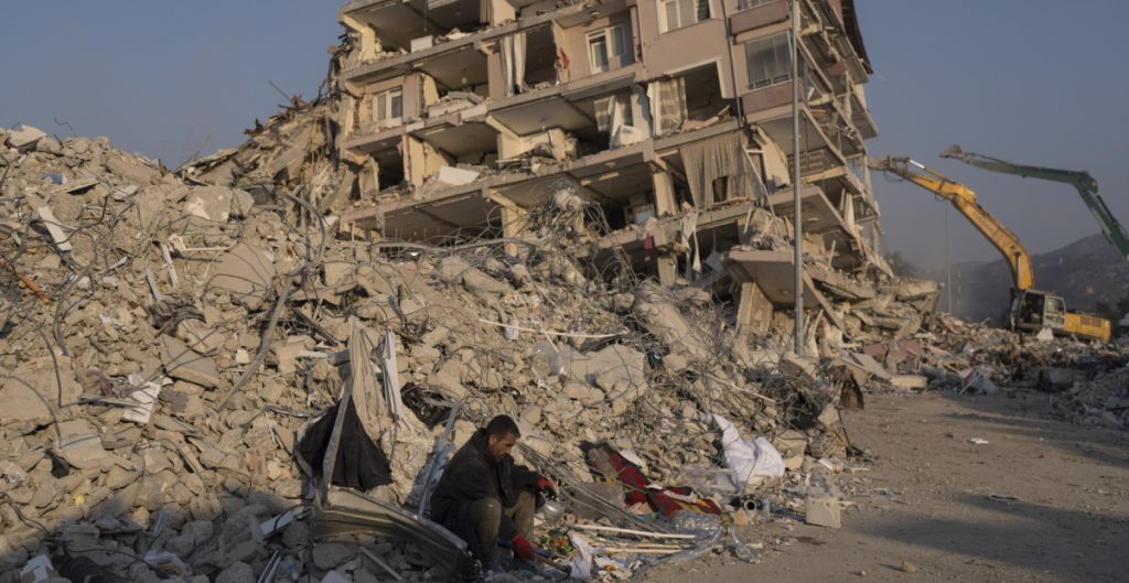 UN TERREMOTO QUE UNE A SIRIA Y A TURQUÍA