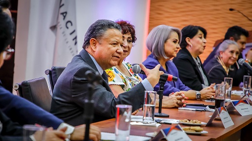 AFIANZA JULIO MENCHACA RELACIÓN CON EMPRESARIOS NACIONALES