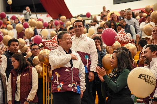 INAUGURA JULIO MENCHACA CURSO DE VERANO 2023