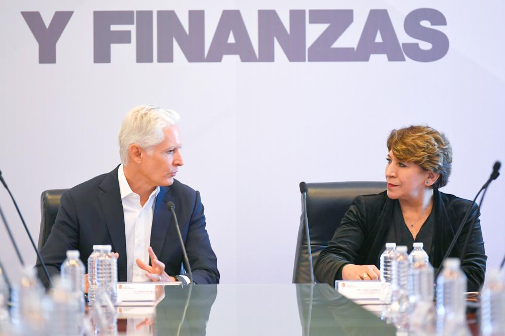 A DELFINA ‘YA SE LE CUECEN LAS HABAS’