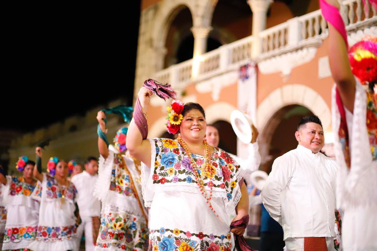 MÉRIDA SE ENGALANA CON LA TRADICIÓN DE LOS BALLETS YUCATECOS EN ‘LA GRAN VAQUERÍA DE CARNAVAL’