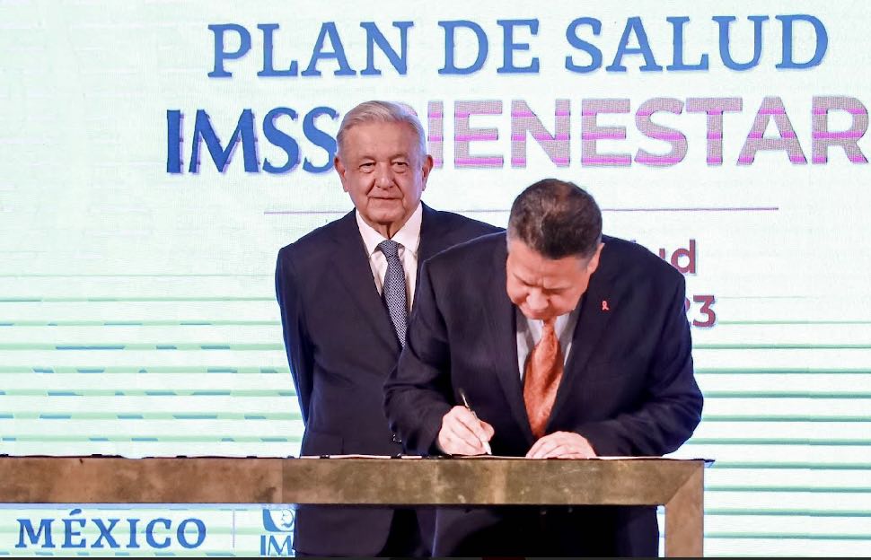 SIGNÓ JULIO MENCHACA ACUERDO NACIONAL IMSS-BIENESTAR