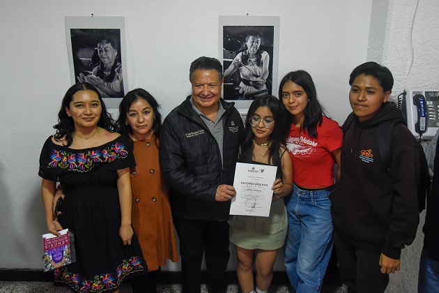 INAUGURA JULIO MENCHACA EXPOSICIÓN ‘KÉNOSIS, INTERVENCIÓN GRÁFICA 1.2’ EN EL EDIFICIO DE GOBIERNO