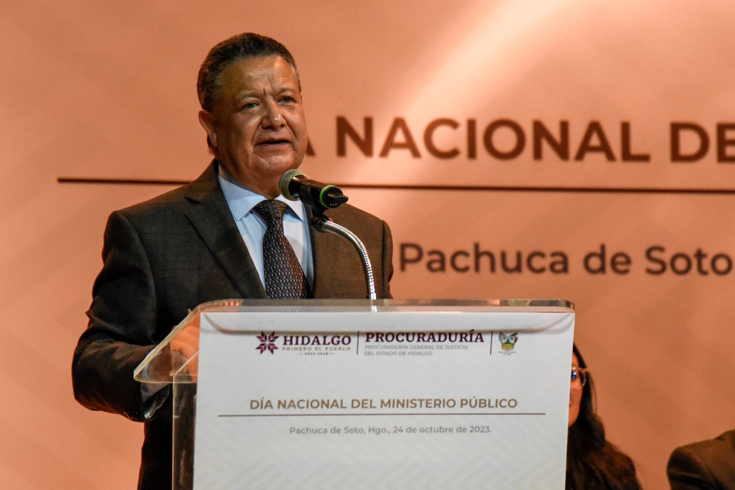 RECONOCE JULIO MENCHACA DESEMPEÑO DE AGENTES DEL MP