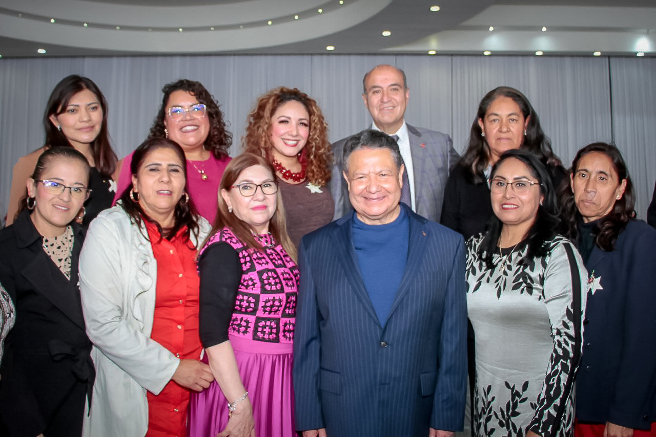 RECONOCE JULIO MENCHACA LABOR DE EDUCADORAS