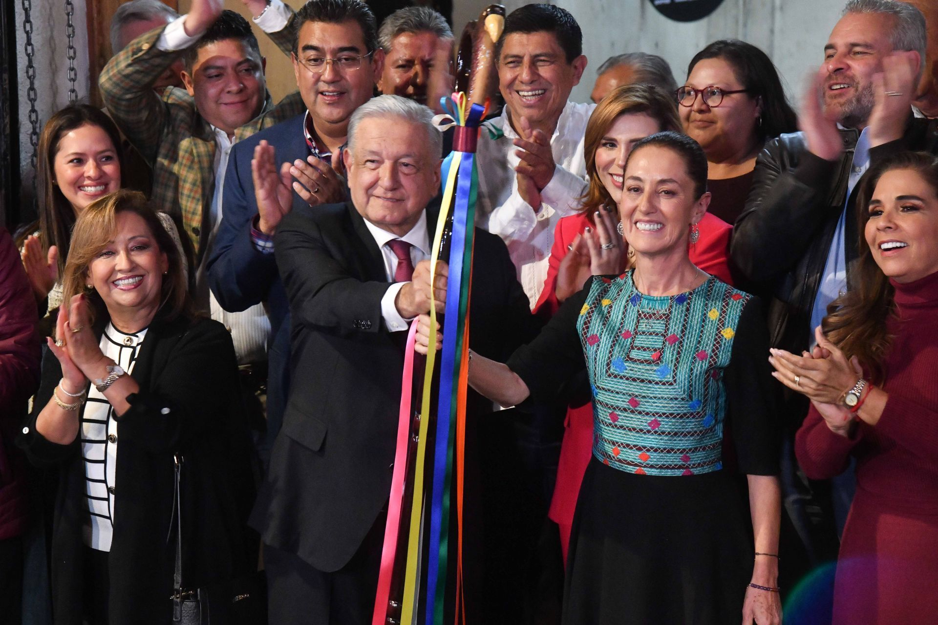 LOS TIEMPOS DE LÓPEZ OBRADOR Y EL BASTÓN DE MANDO DE CLAUDIA