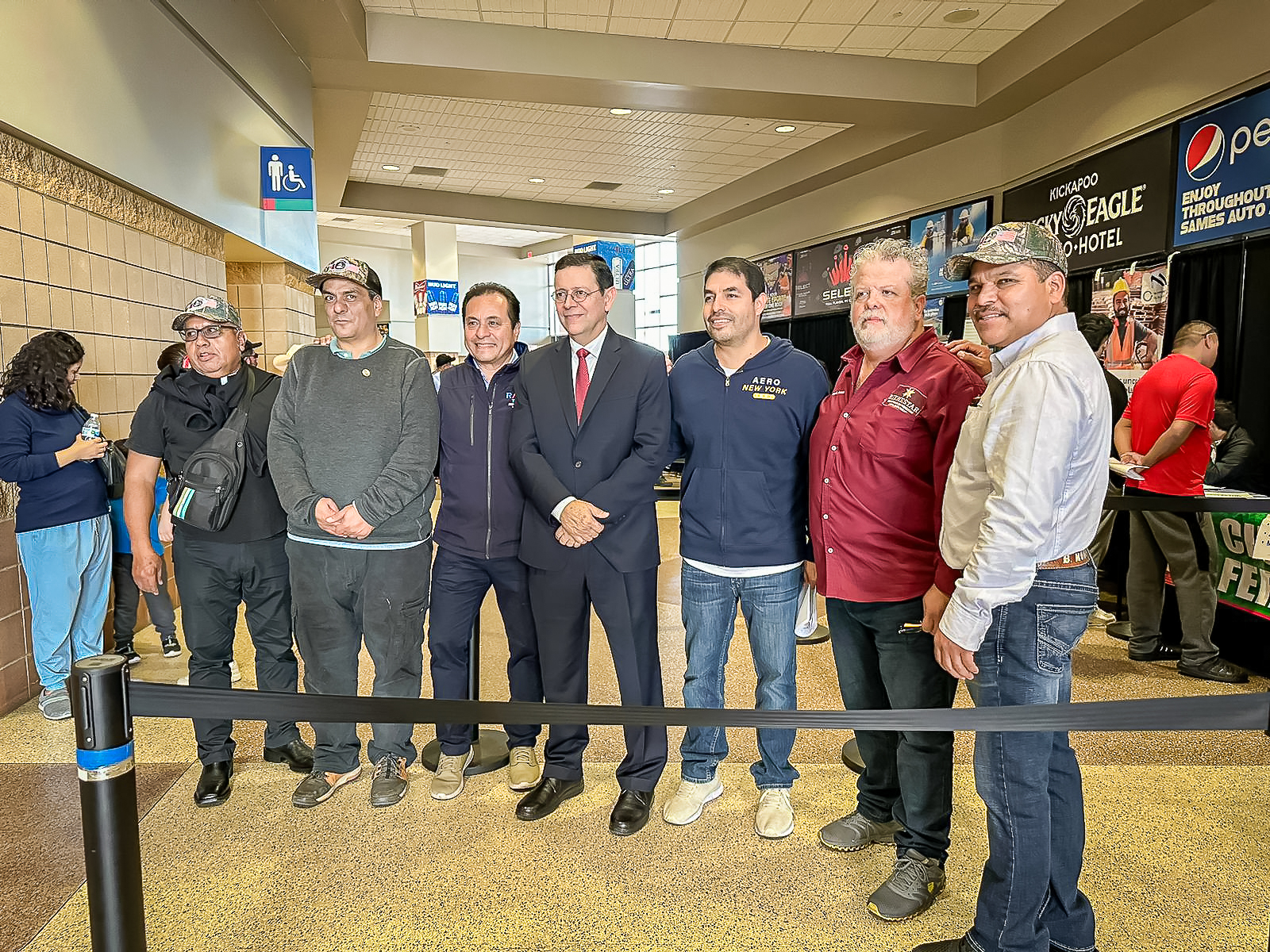 RETORNARON A HIDALGO EN CARAVANA CIENTOS DE MIGRANTES DE 22 MUNICIPIOS