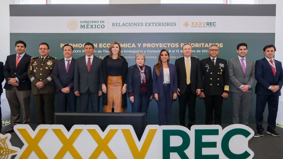 EXPONE MARA LEZAMA ANTE EMBAJADORES Y CÓNSULES DESARROLLO CON JUSTICIA DEL TREN MAYA