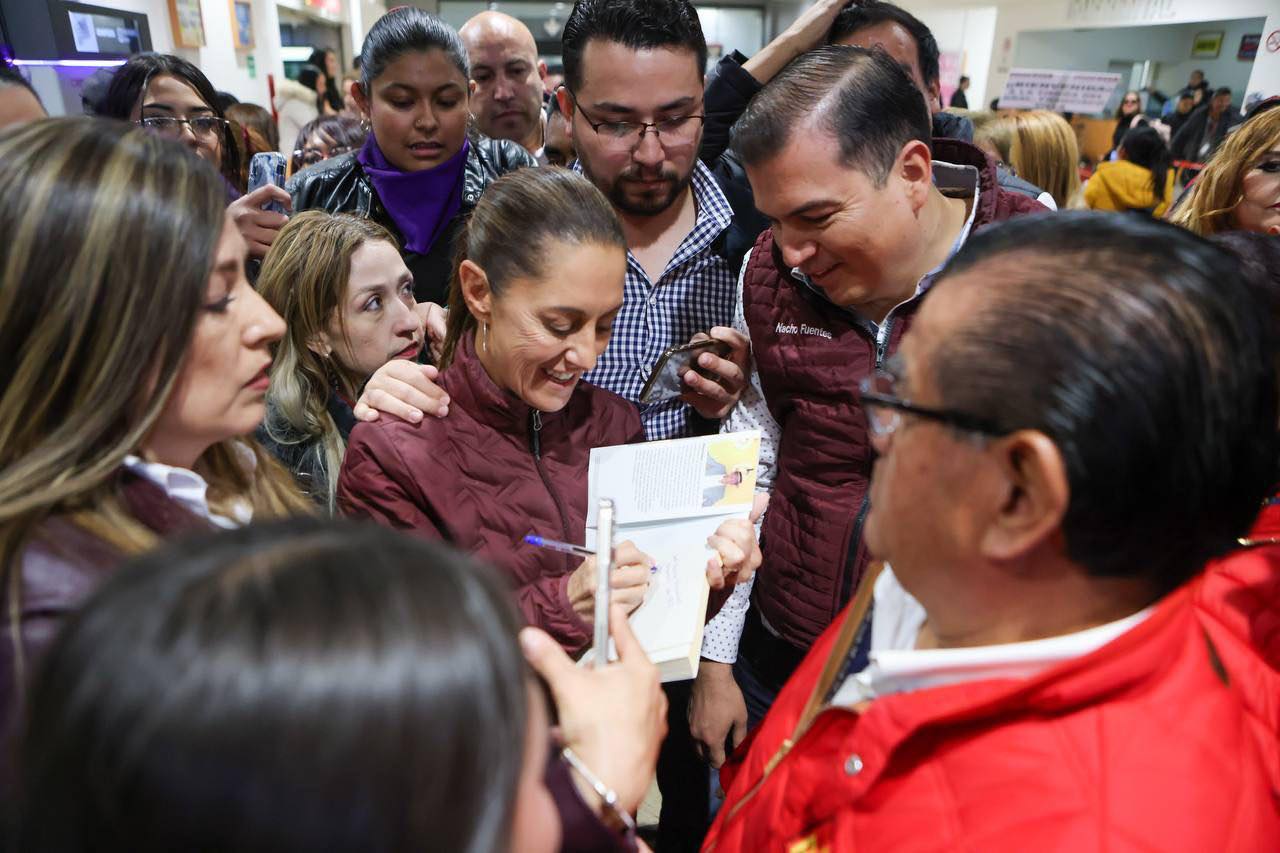 AL GRITO DE ‘¡PRESIDENTA, PRESIDENTA!’ RECIBEN A CLAUDIA SHEINBAUM EN DURANGO
