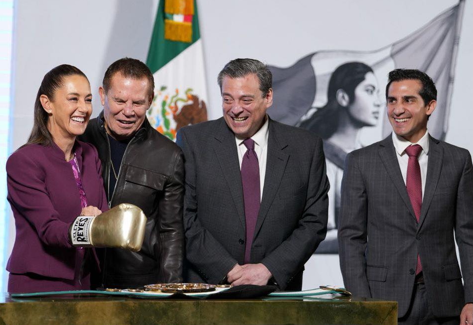 PRESENTAN CLAUDIA SHEINBAUM Y JC CHÁVEZ CLASE DE BOX PARA LA CDMX