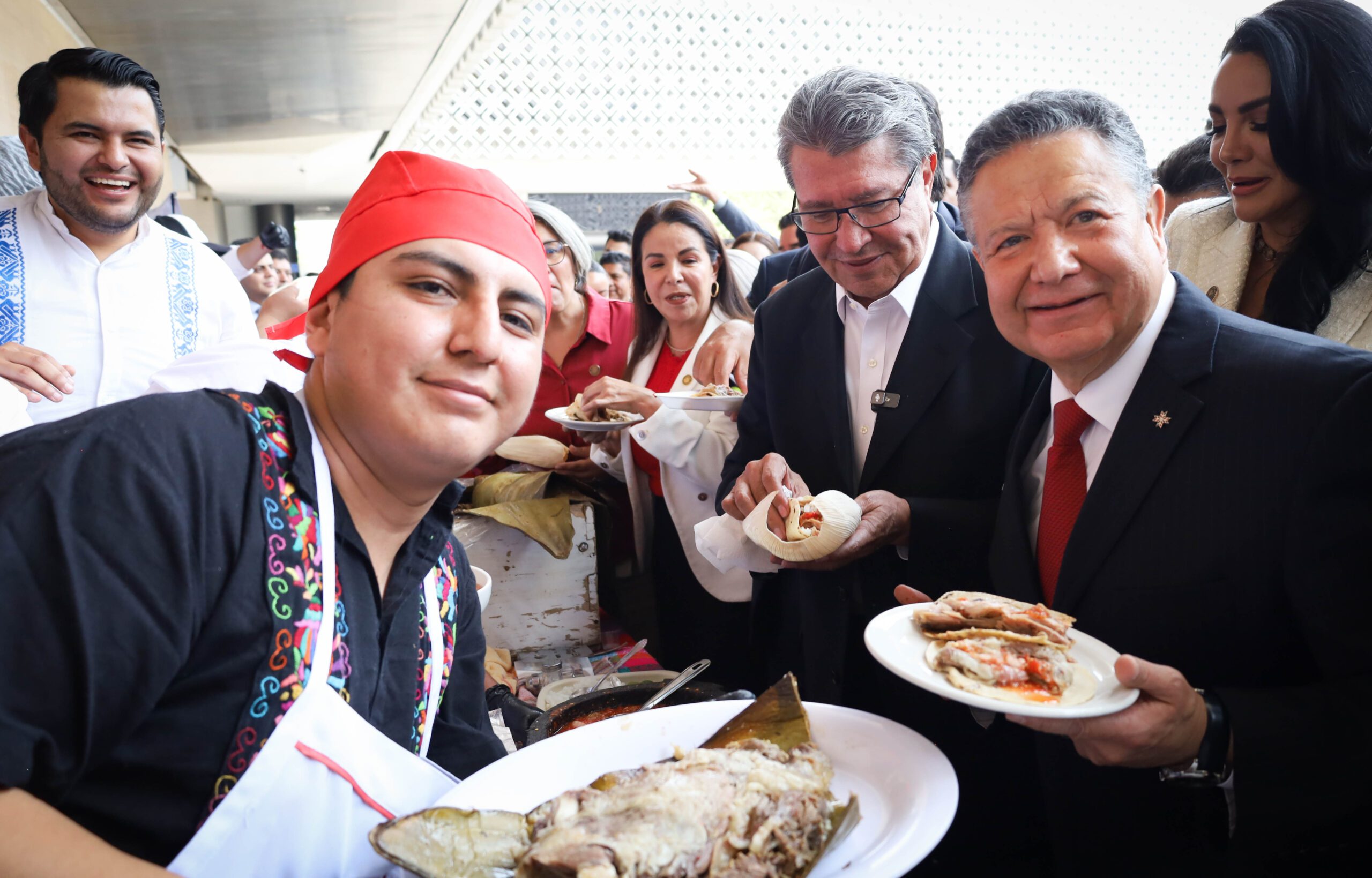 INAUGURA JULIO MENCHACA MUESTRA DEL ESTADO DE HIDALGO EN SAN LÁZARO