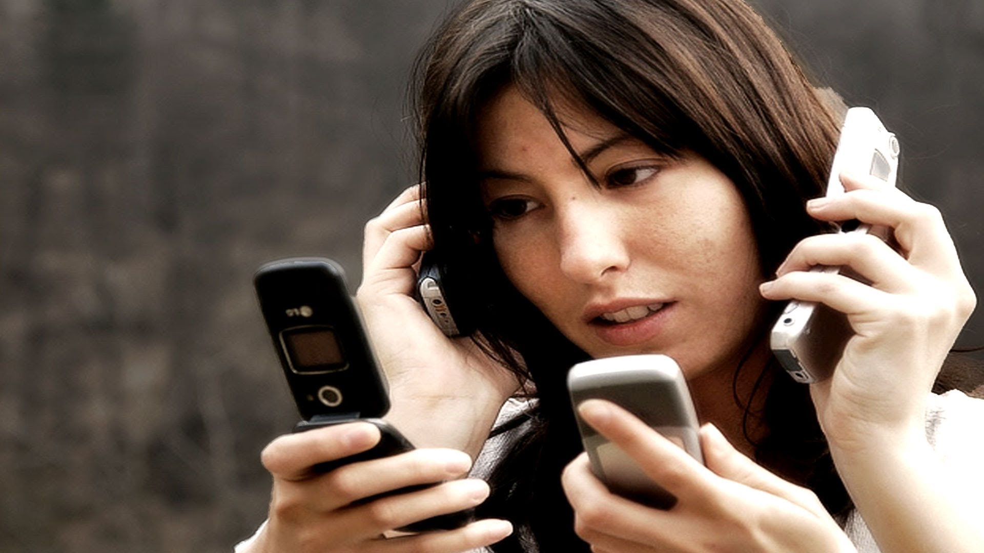 EL USO EXCESIVO DEL CELULAR ARRUINA LAS RELACIONES PERSONALES