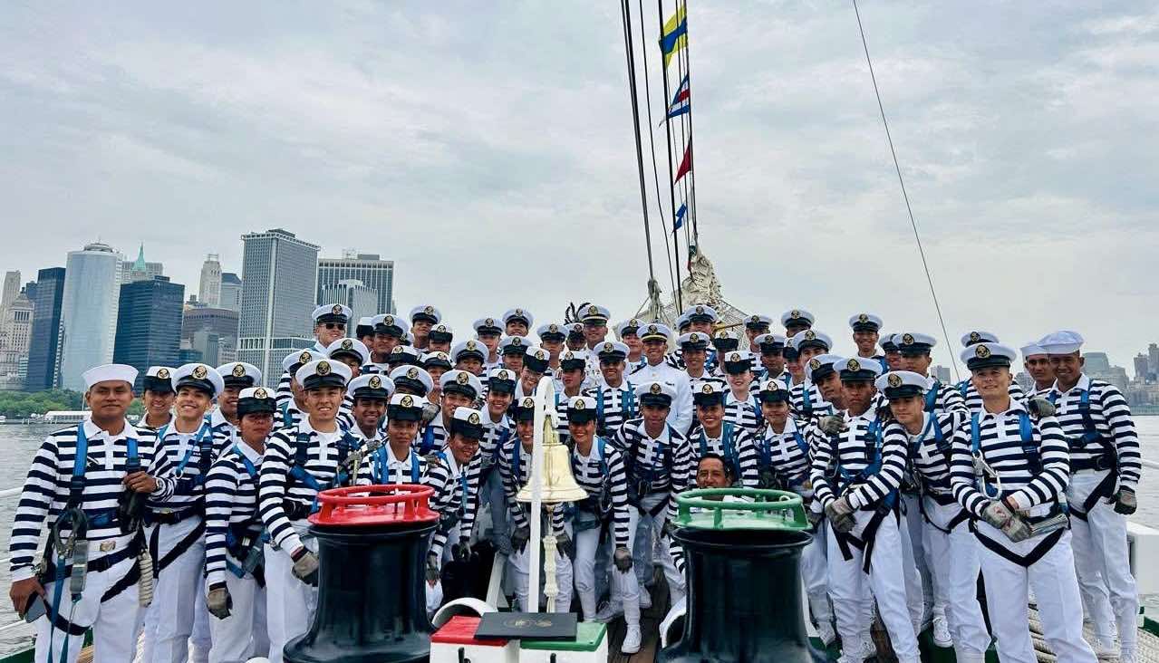 ATRACA VELERO ‘CUAUHTÉMOC’ DE LA SEMAR EN NUEVA YORK
