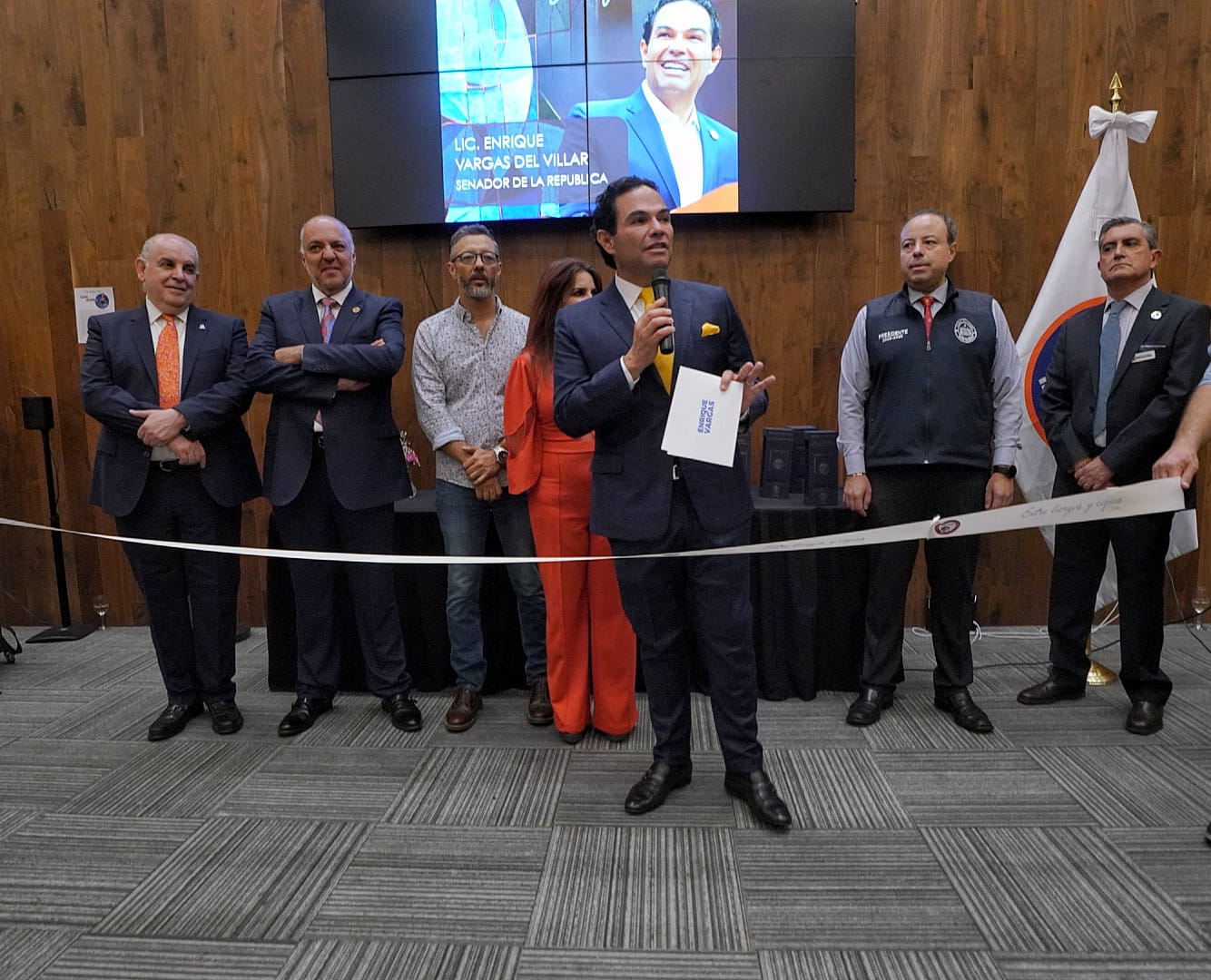 UN ÉXITO LA EXPOSICIÓN DE ARTE ENTRE LIENZOS Y COPAS EN BENEFICIO PARA EL DIF HUIXQUILUCAN