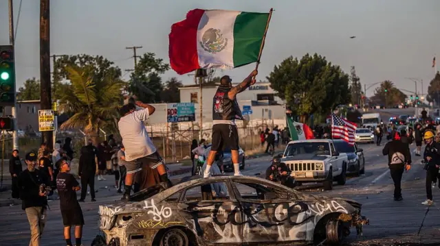 ¿DE QUIÉN ES LA MANO QUE MECE LA CUNA EN ESTADOS UNIDOS?