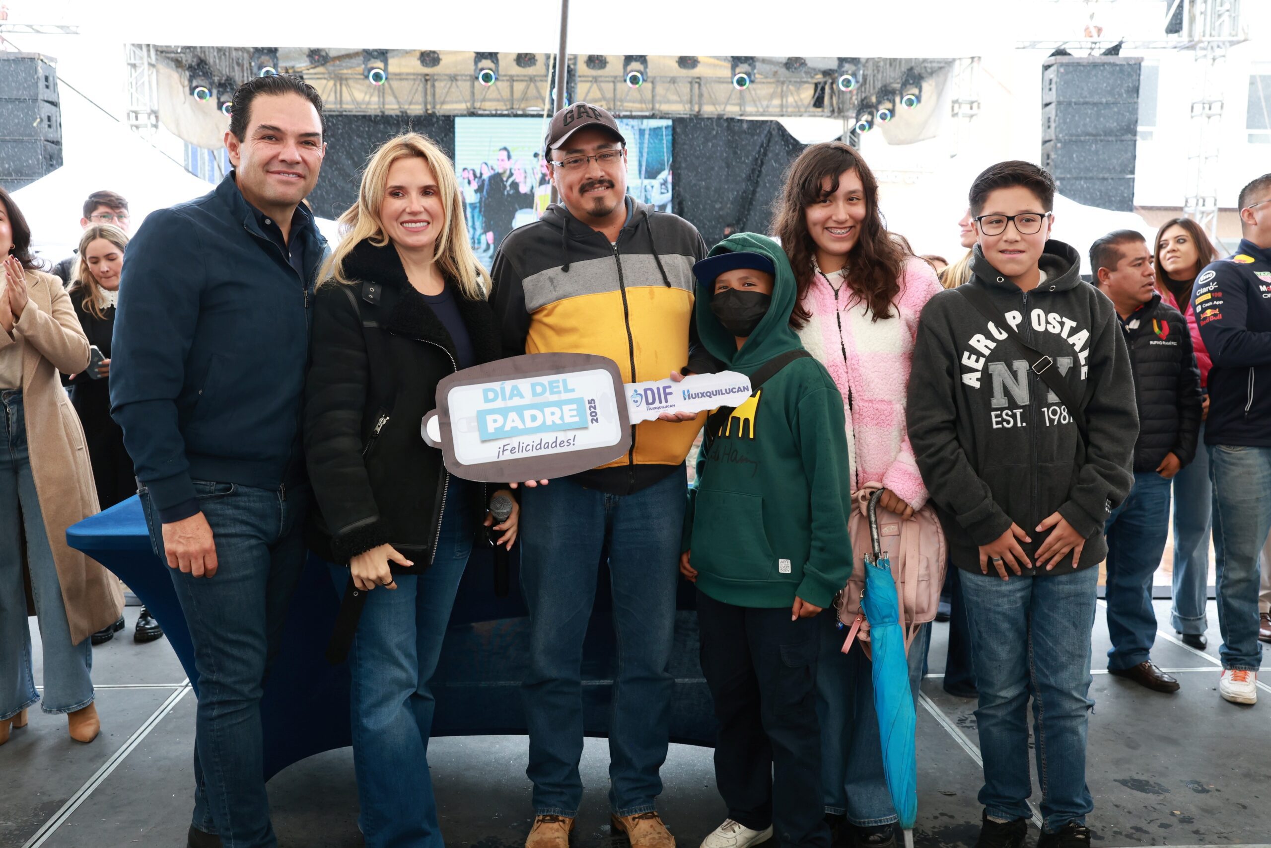 CELEBRA HUIXQUILUCAN ‘EL DÍA DEL PADRE’ CON LA RIFA DE SIETE AUTOMÓVILES Y MIL 300 PREMIOS