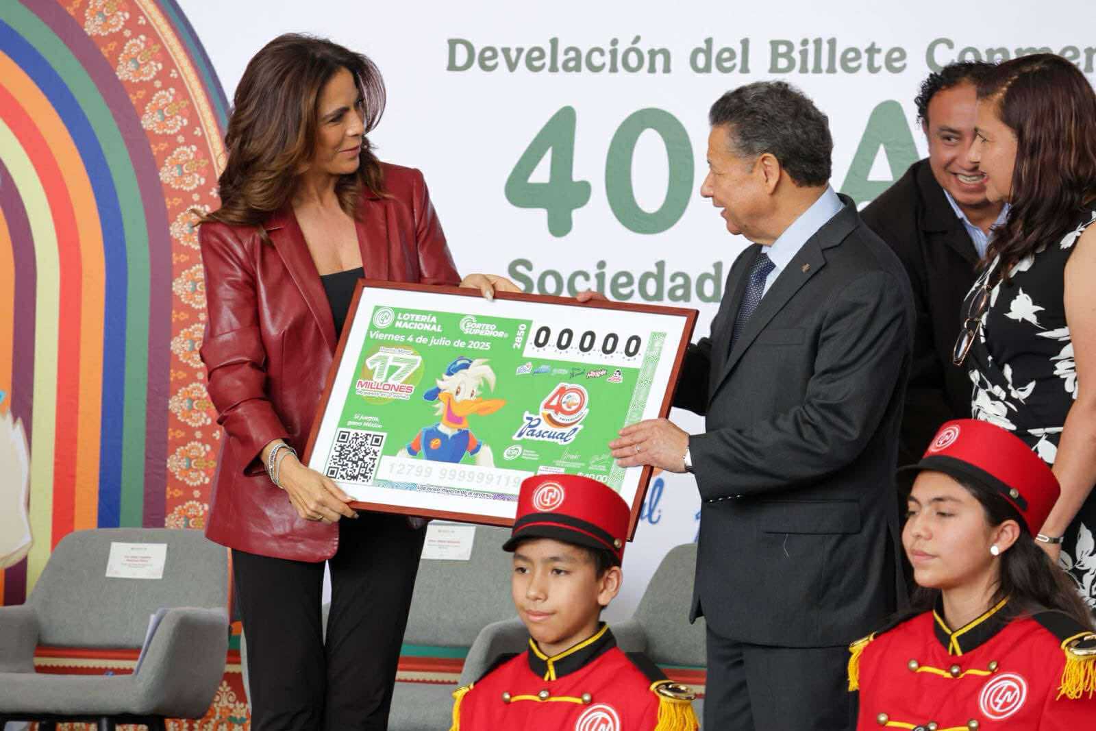 RESALTAN GOBIERNO DE HIDALGO Y LOTENAL BILLETE CONMEMORATIVO DE LOS 40 AÑOS DE LA COOPERATIVA PASCUAL