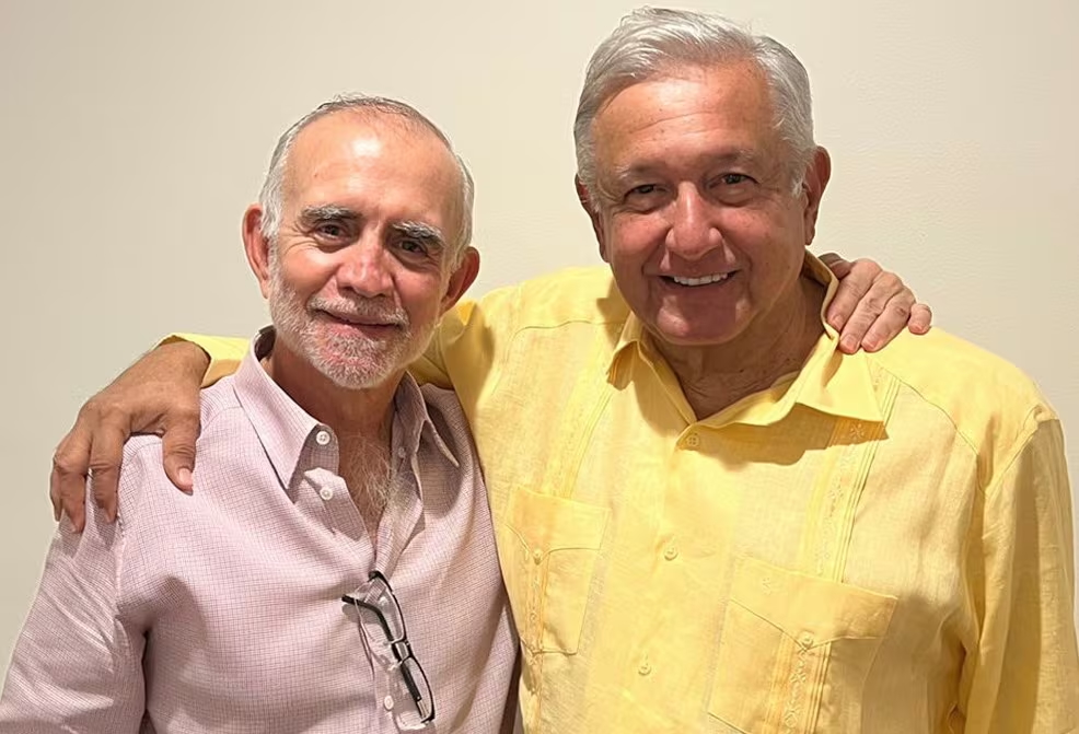 ALFONSO ROMO, COMO ‘LA MUÑECA FEA’