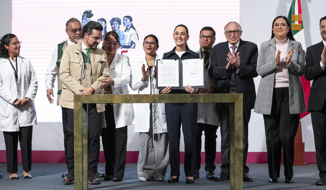 FIRMA DECRETO CLAUDIA SHEINBAUM PARA INCORPORAR HOSPITALES Y UNIDADES MÉDICAS RURALES AL IMSS