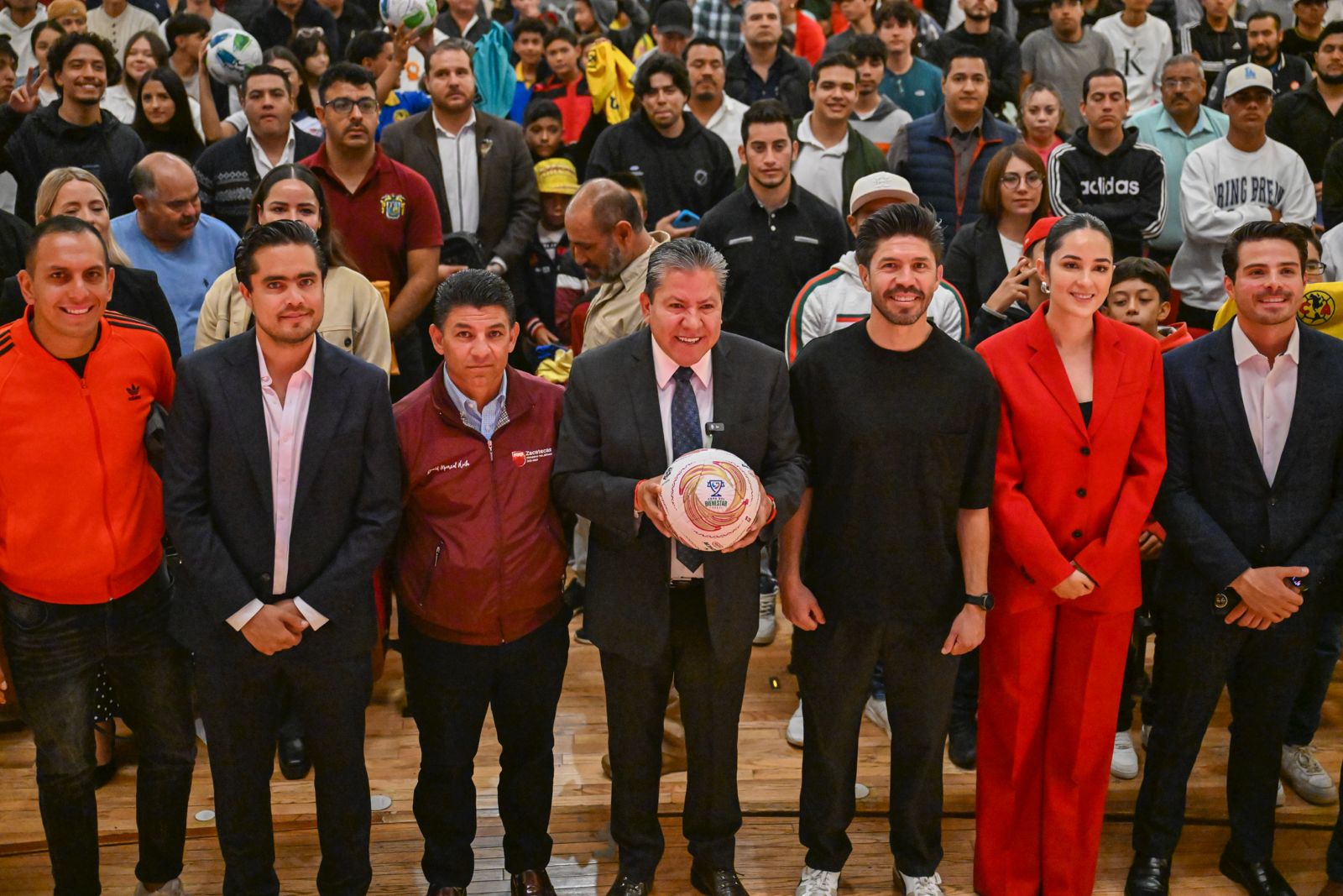 ORIBE PERALTA INSPIRA A JÓVENES ZACATECANOS CON SU HISTORIA DE VIDA