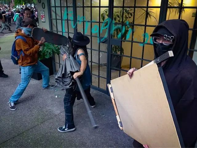 LOS AMEDRENTADORES DE ‘GRINGOS’ SON RADICALES DE MORENA