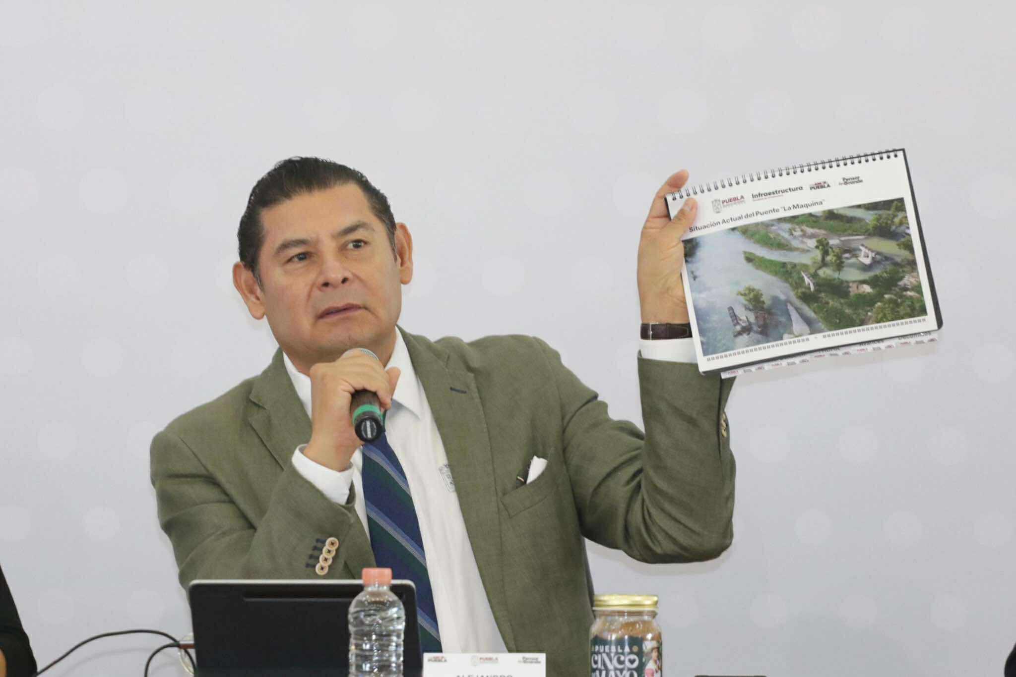 ESCUADRÓN DE MAQUINARIA REHABILITA EL EQUIVALENTE A 300 CALLES PARA SEGURIDAD Y BIENESTAR DE LOS POBLANOS