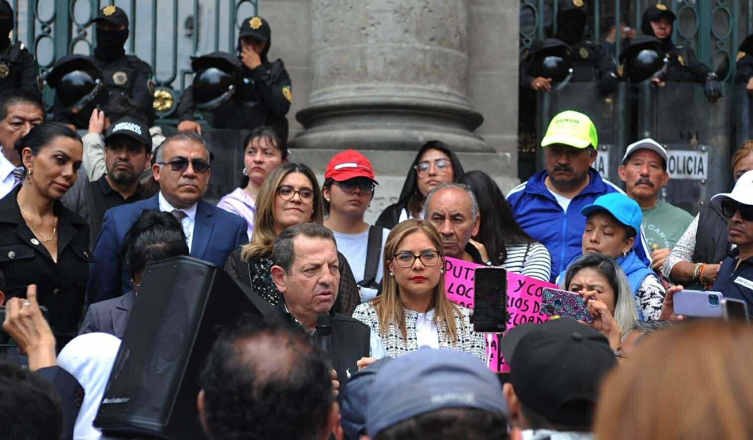 PLEITO EN EL PRI Y LA RENUNCIA DE AKABANI