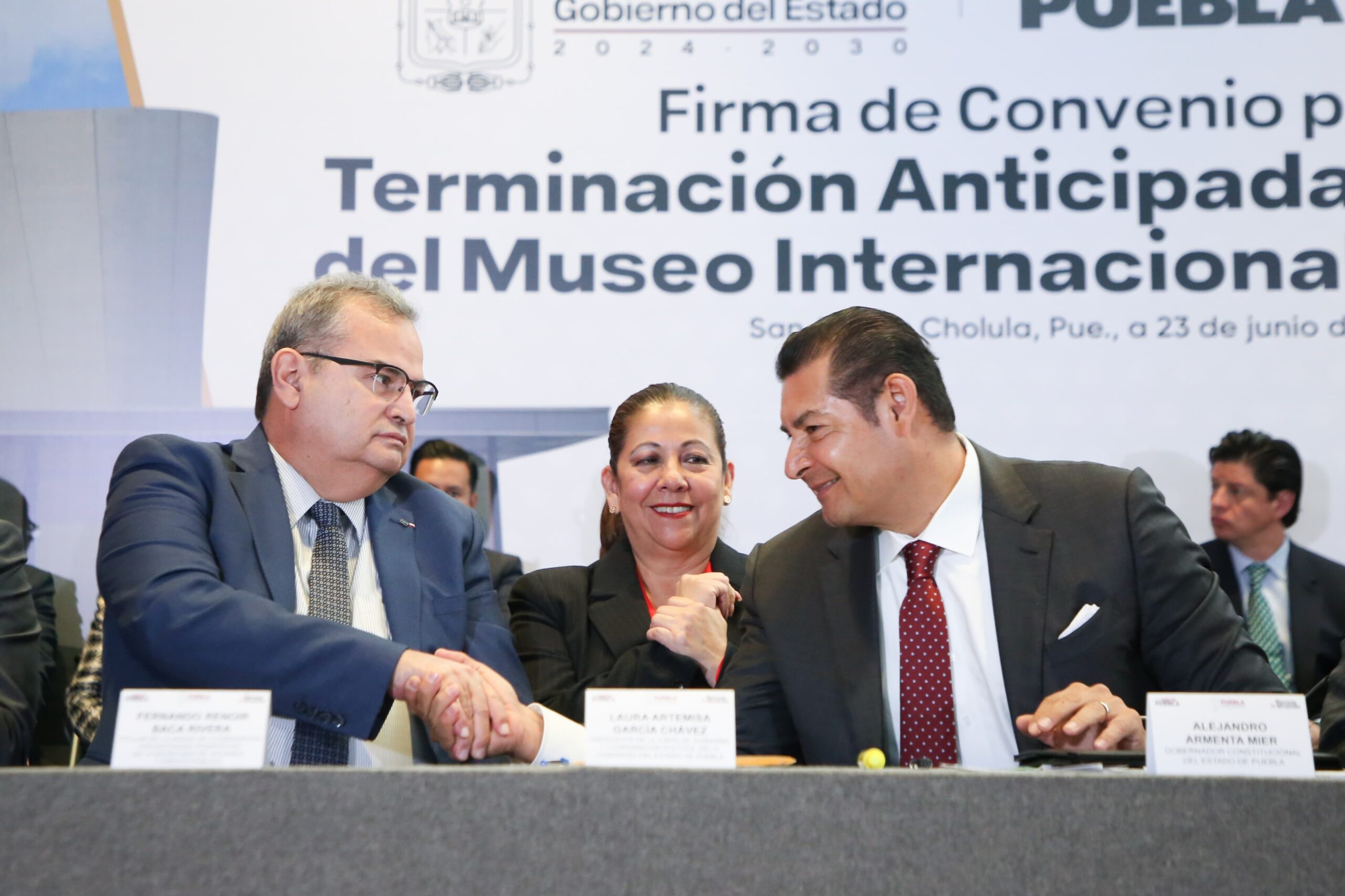 ARMENTA ROMPE CON LASTRE BARROCO