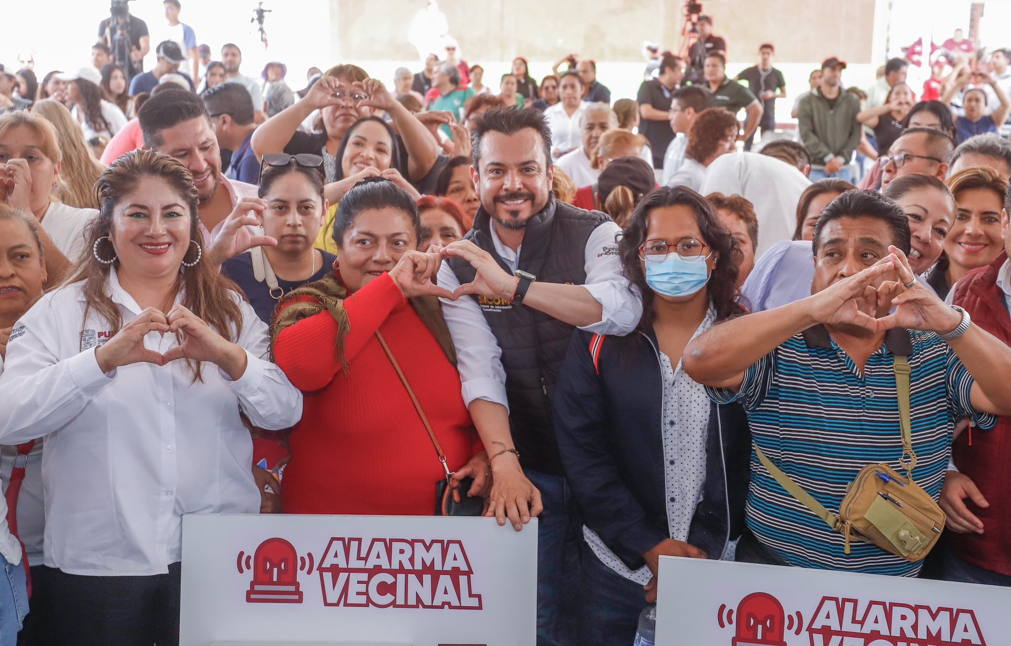 ENCABEZAN JOSE LUIS GARCÍA PARRA ENTREGA DE 79 ALARMAS VECINALES EN LA MARGARITA