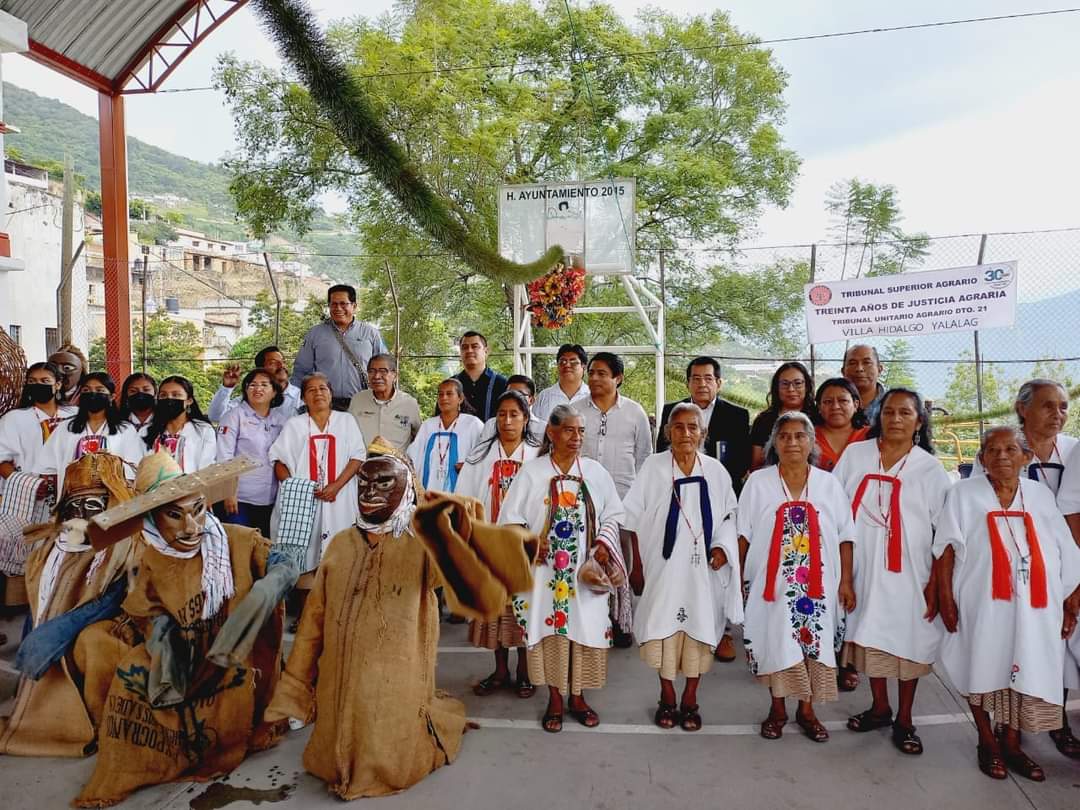 YALÁLAG DE FIESTA Y TRIUNFANTE