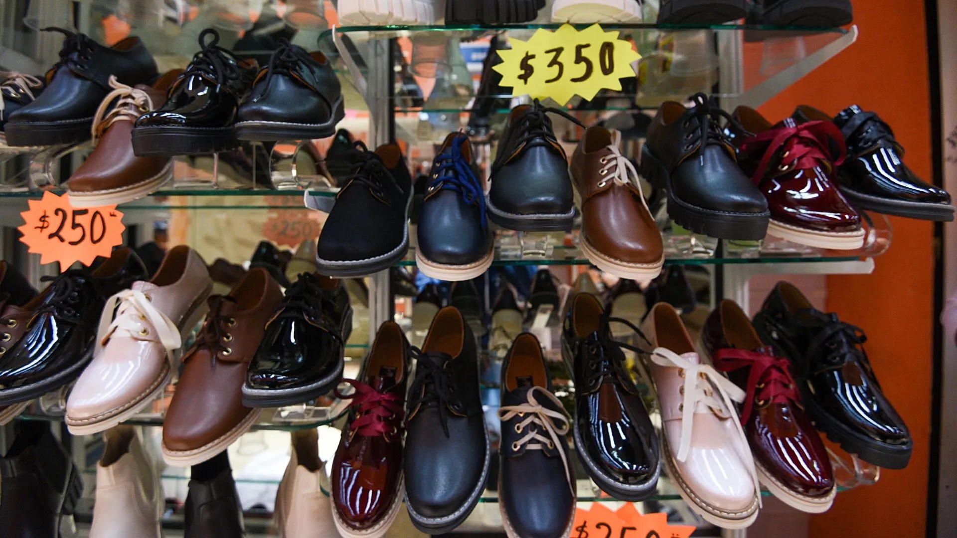 GOLPE A LA IMPORTACIÓN DE CALZADO CHINO DE BAJA CALIDAD