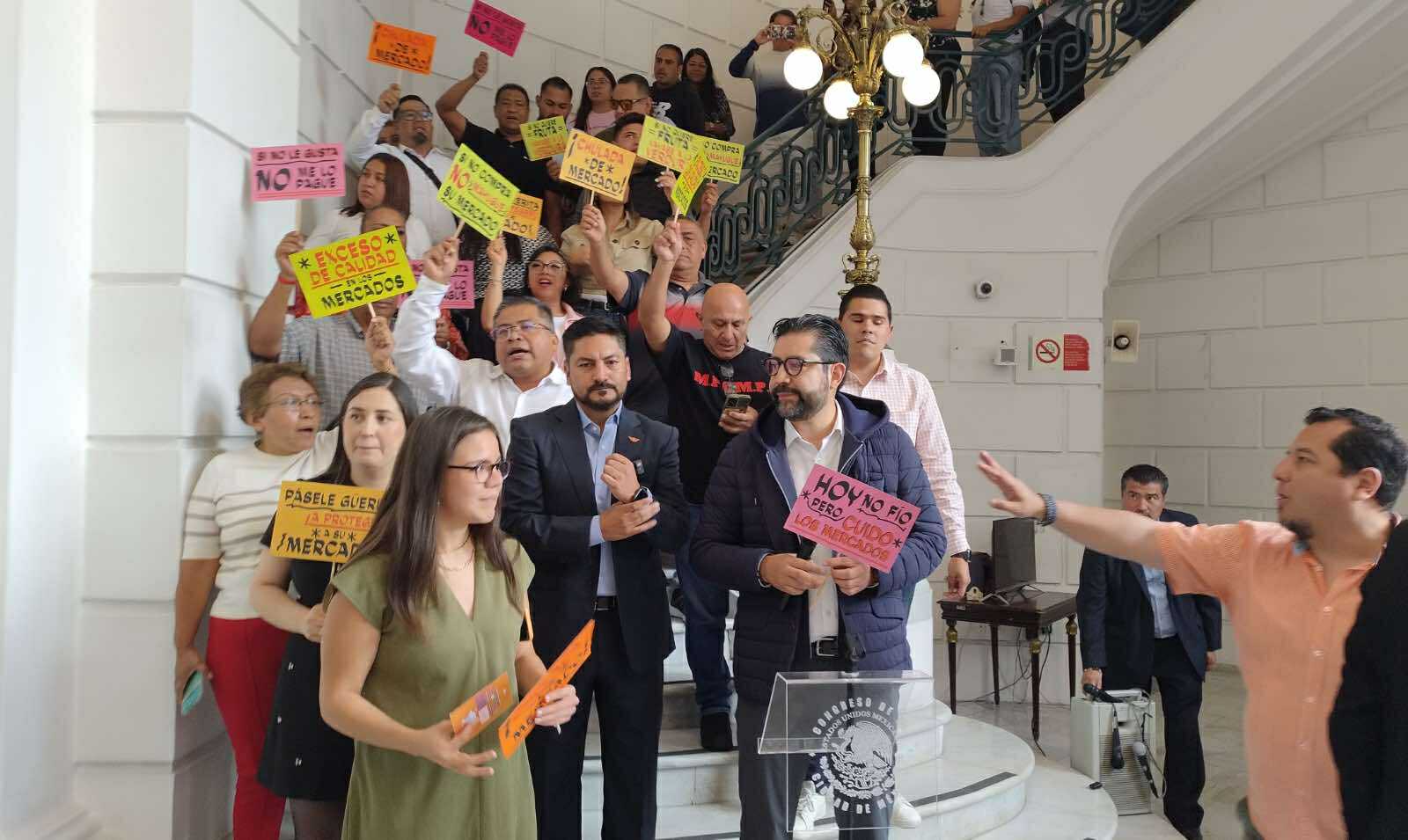 LOS REVENTADORES QUE MC METIÓ AL CONGRESO DE LA CDMX