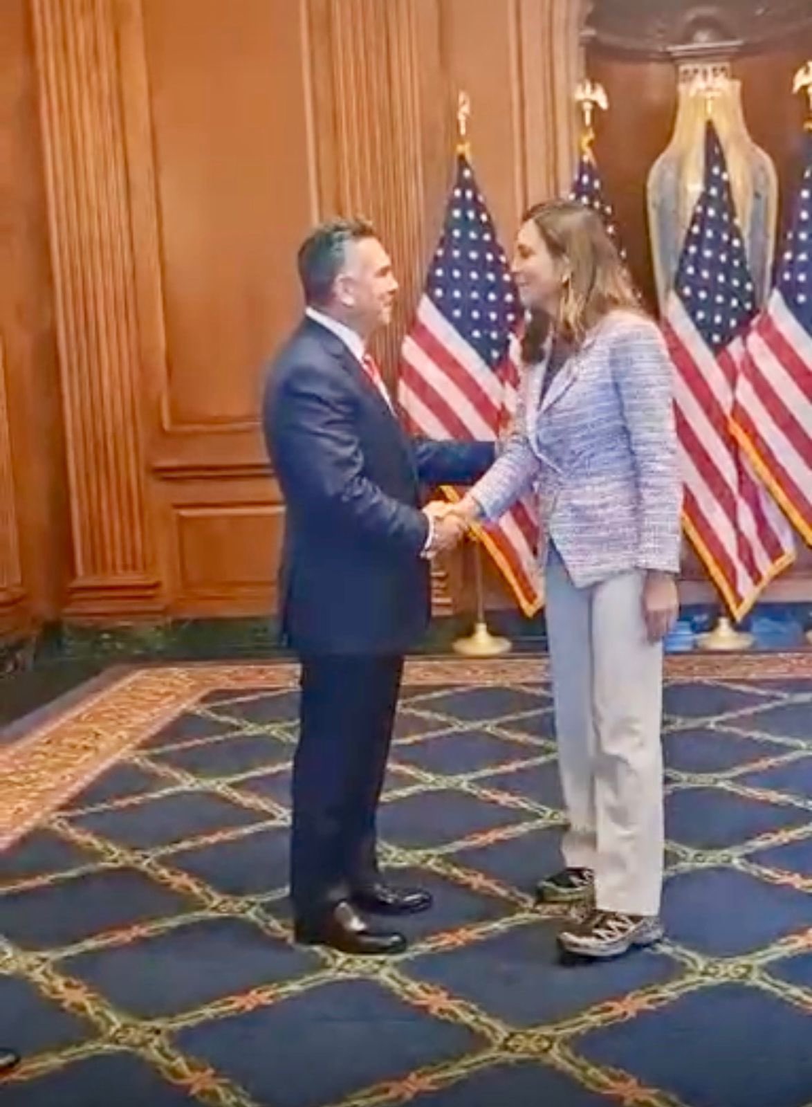 DIALOGA ALEJANDRO MORENO CON LA CONGRESISTA MARÍA ELVIRA SALAZAR