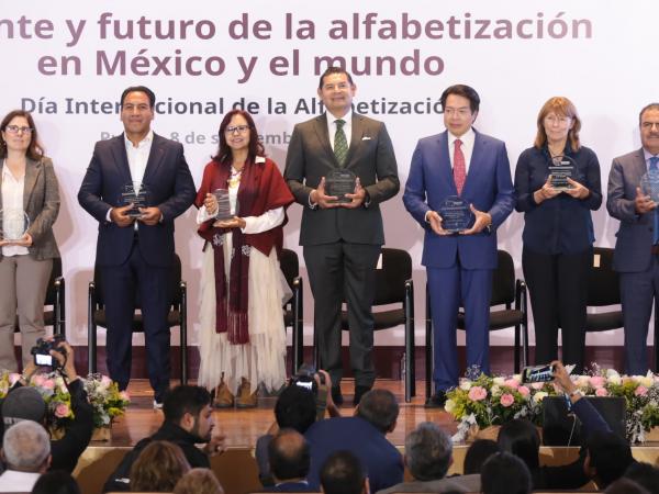 “CON LA PRESIDENTA SHEINBAUM MÉXICO LEVANTARÁ LA BANDERA BLANCA”: MARIO DELGADO
