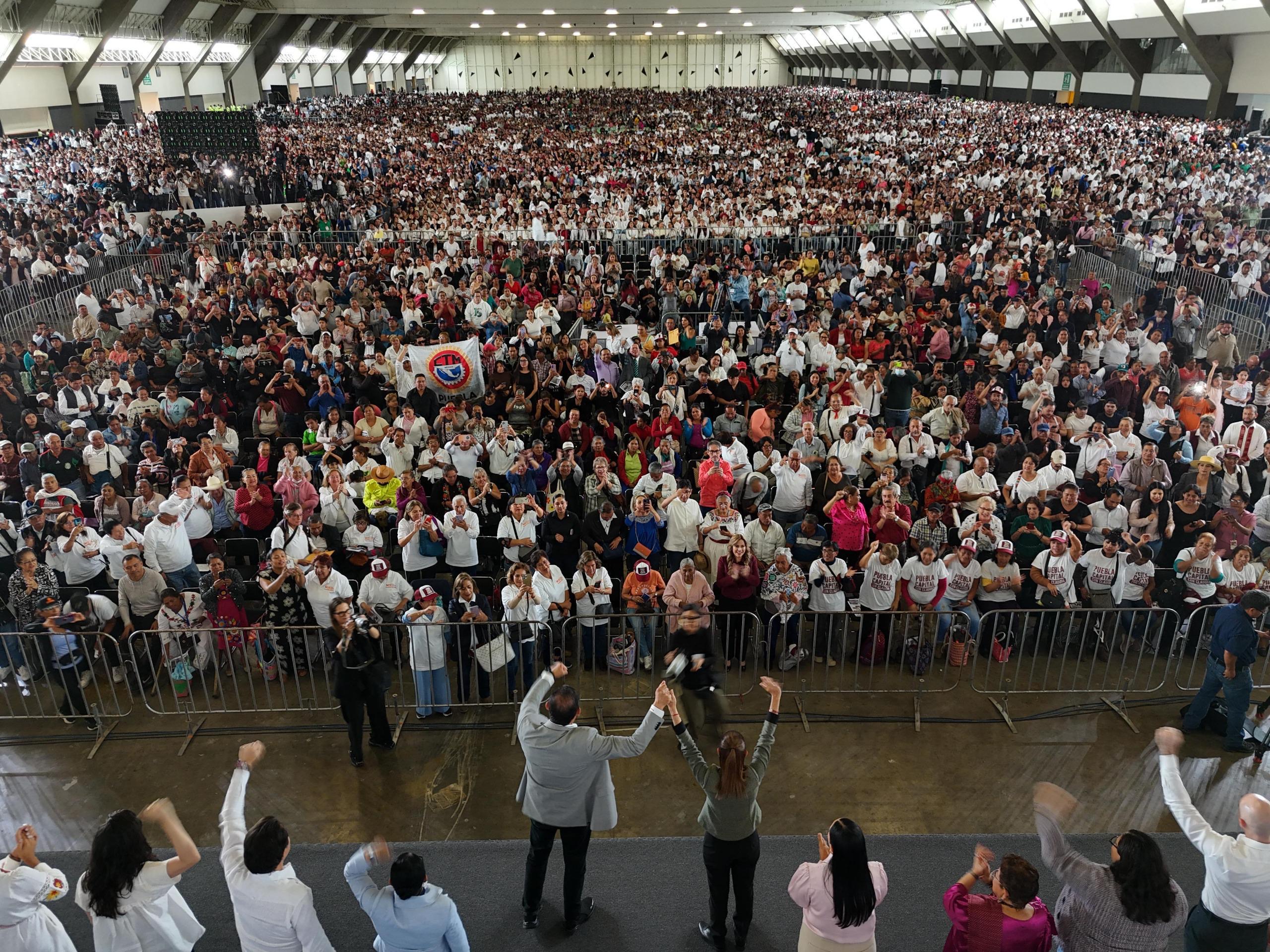 RECIBEN 35 MIL POBLANOS A CLAUDIA SHEINBAUM EN SU INFORME REGIONAL
