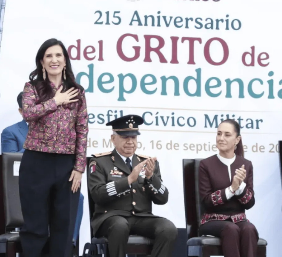 KENIA LÓPEZ RABADÁN REPRESENTÓ A LOS DIPUTADOS FEDERALES EN EL DESFILE DEL 16 DE SEPTIEMBRE