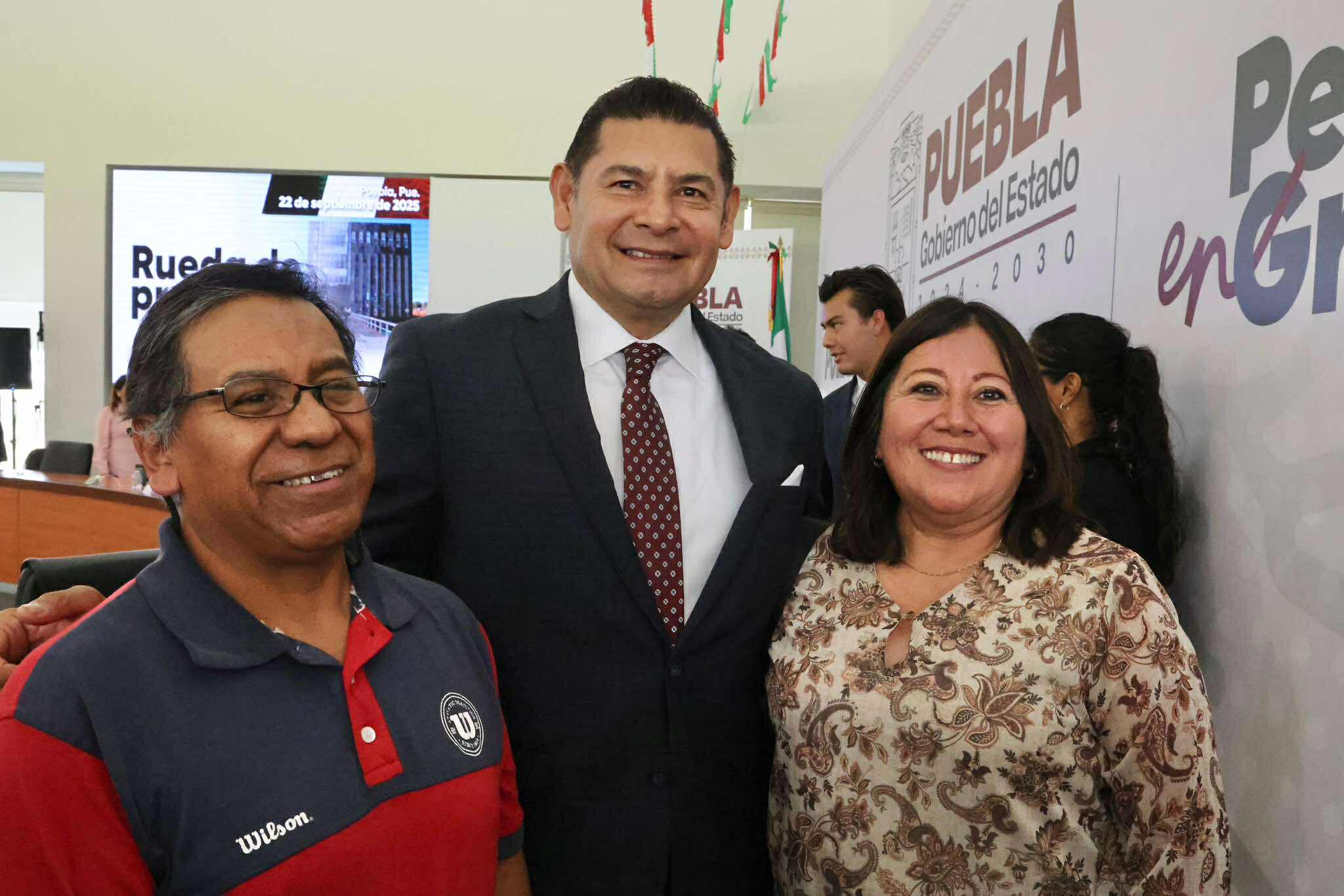 GOBIERNO DE PUEBLA GENERA CONFIANZA ENTRE LA POBLACIÓN CON ALARMAS VECINALES