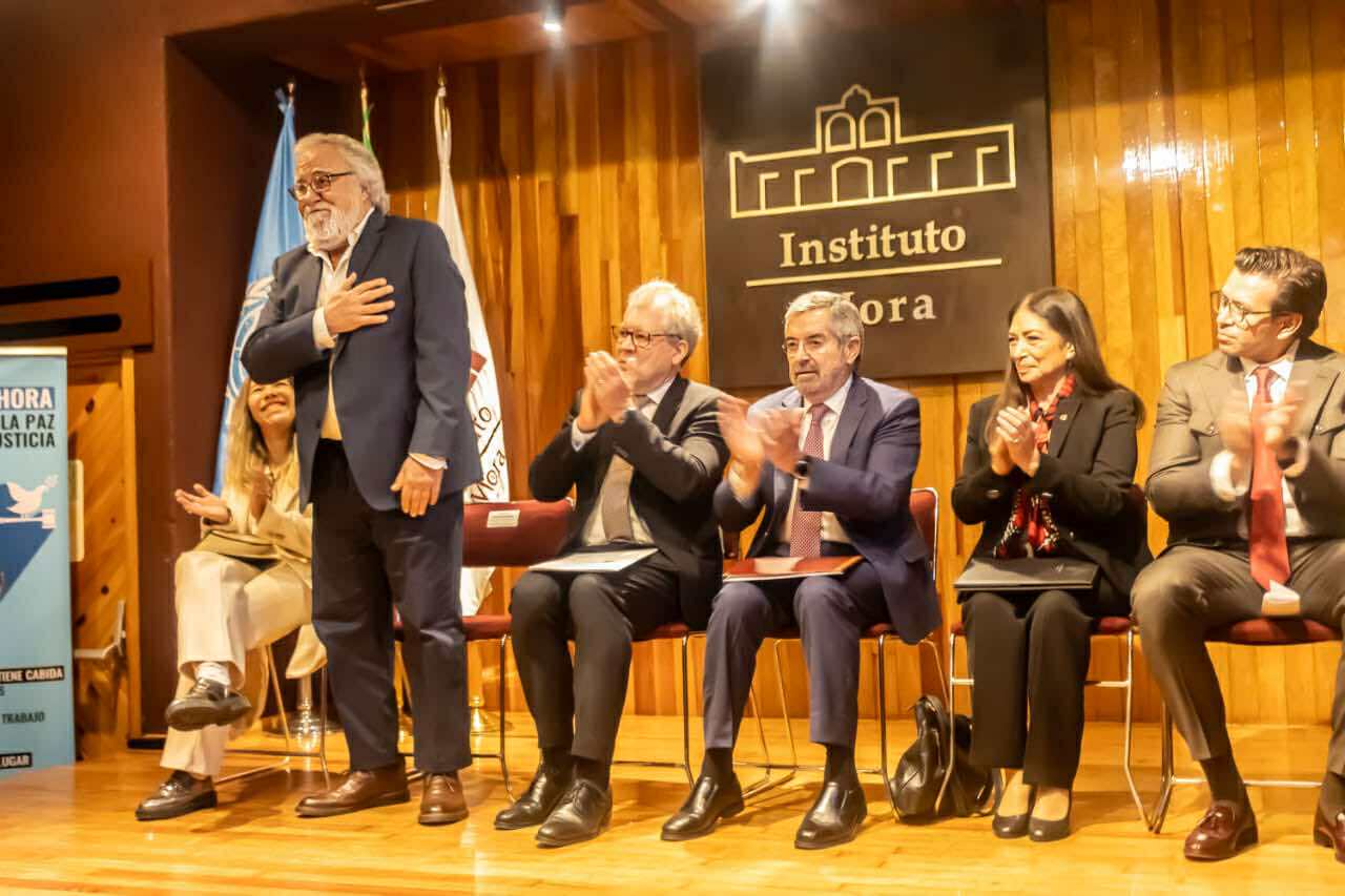 ENCINAS SABÍA Y ‘NADÓ DE MUERTITO’