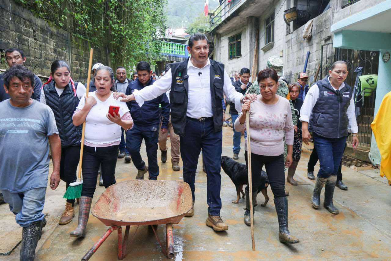 MANTIENE VIGILANCIA GOBIERNO DE PUEBLA Y APOYO PERMANENTE A FAMILIAS AFECTADAS POR LLUVIAS EN LA SIERRA NORTE