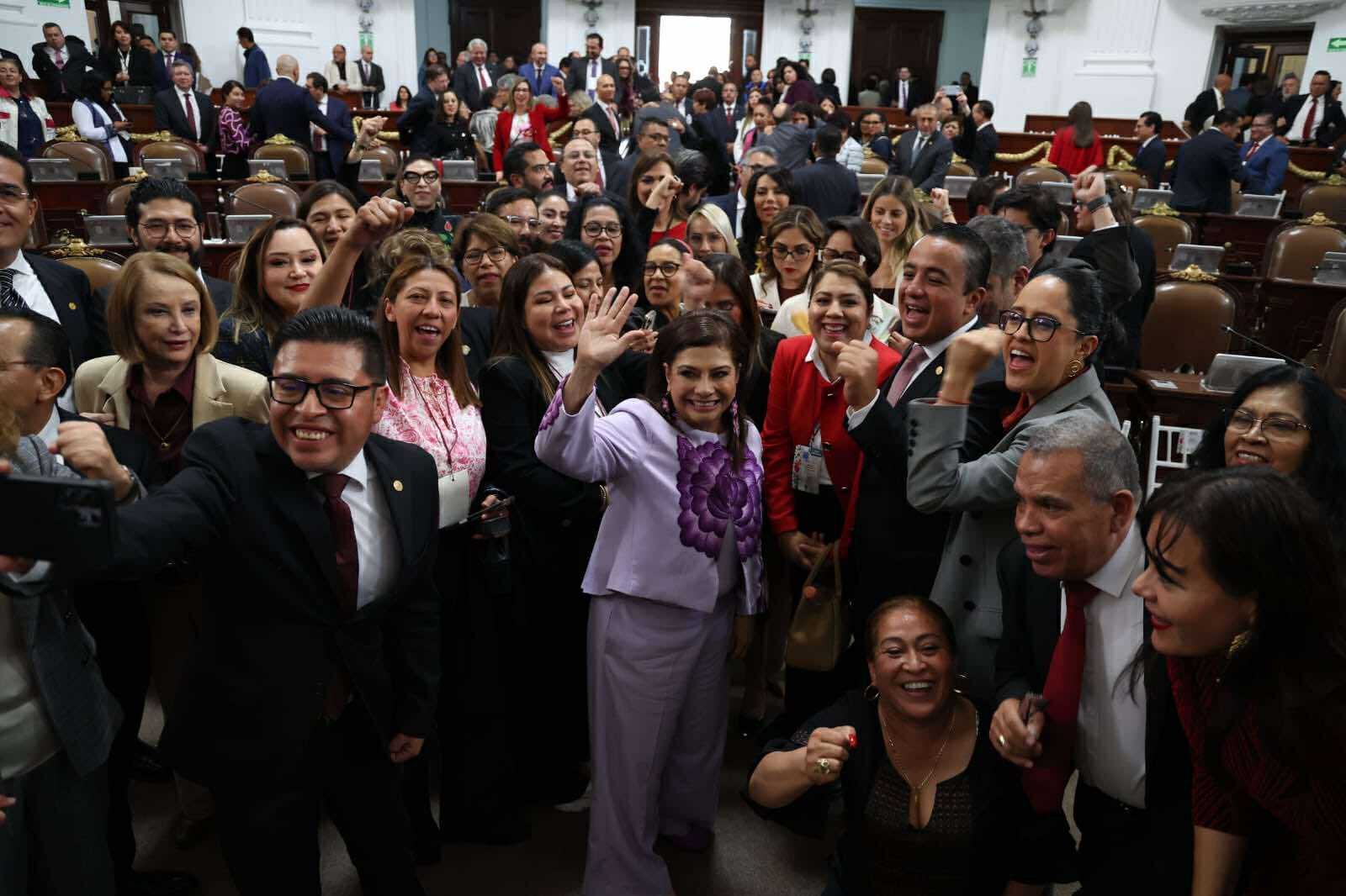 NO FUE UN INFORME, FUE UN MARATÓN DE APLAUSOS