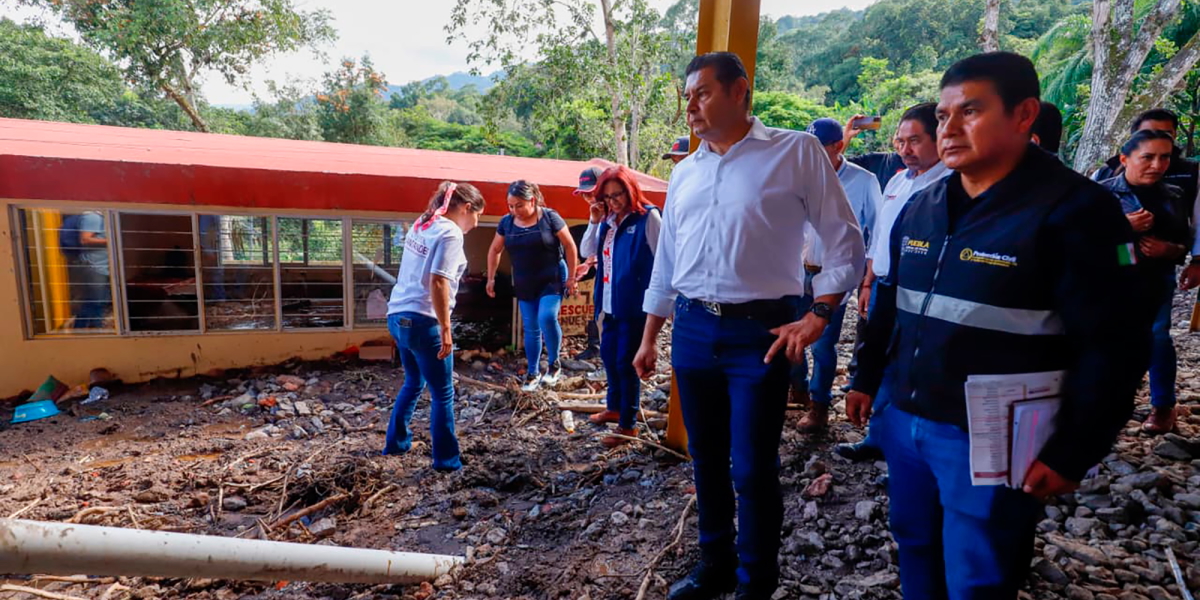 GOBIERNO FEDERAL Y ESTATAL RESTABLECEN CAMINOS, ENTREGAN VÍVERES Y REHABILITAN SERVICIOS EN PAHUATLÁN, PUEBLA