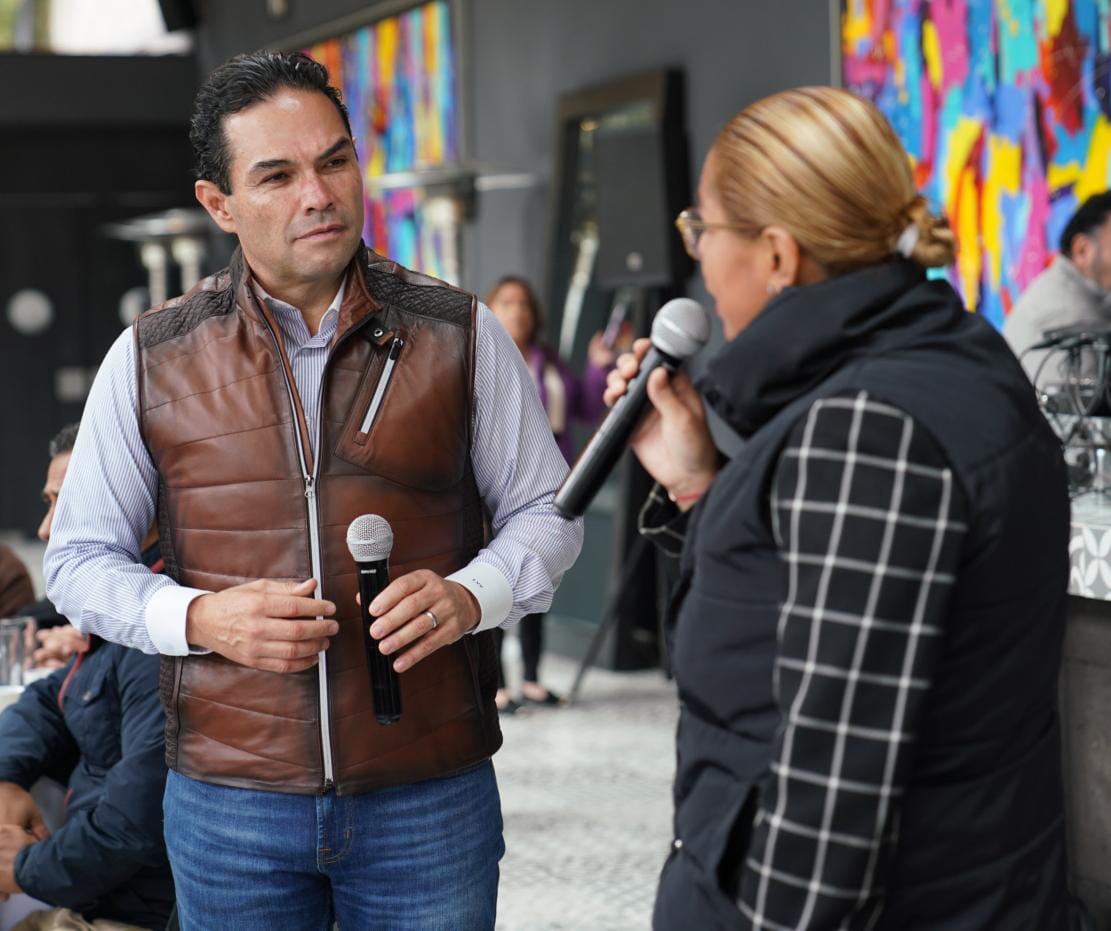 RECONOCE SENADOR ENRIQUE VARGAS EL TRABAJO DE DOCENTES EN HUIXQUILUCAN