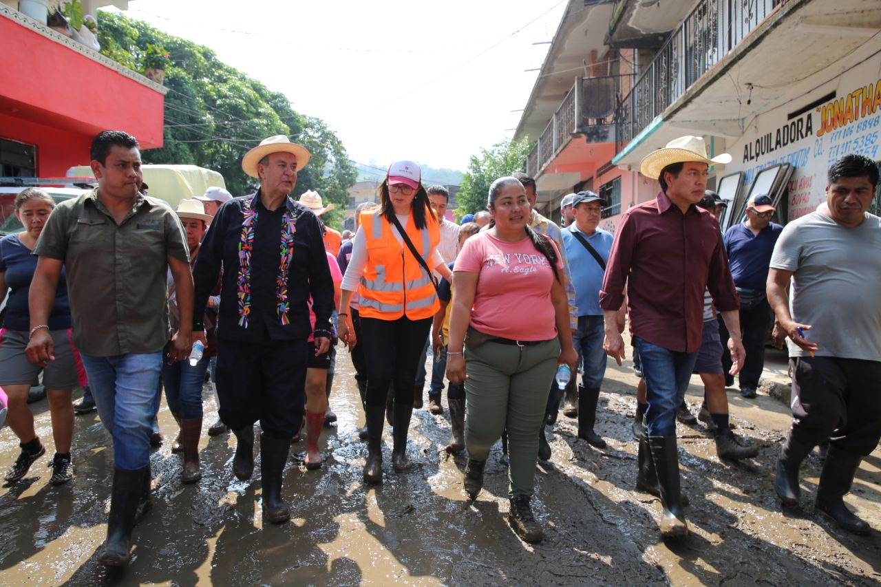 EVALÚA MARIO DELGADO DAÑOS POR LLUVIAS A ESCUELAS EN HUEHUETLA, HIDALGO