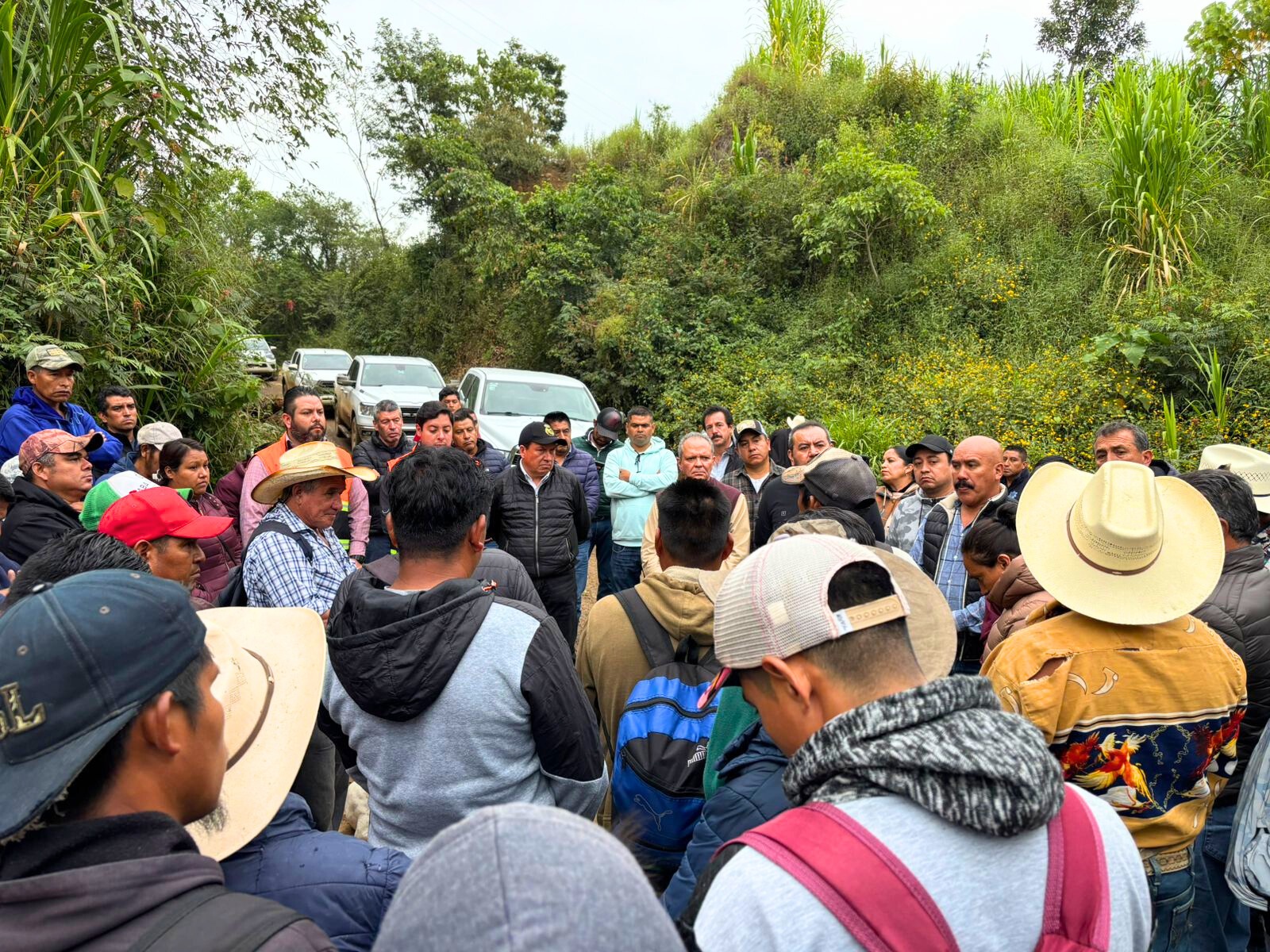 UNIDOS, LOS TRES NIVELES DE GOBIERNO REABREN MÁS DE 300 CAMINOS EN HIDALGO TRAS CONTINGENCIA POR LLUVIAS