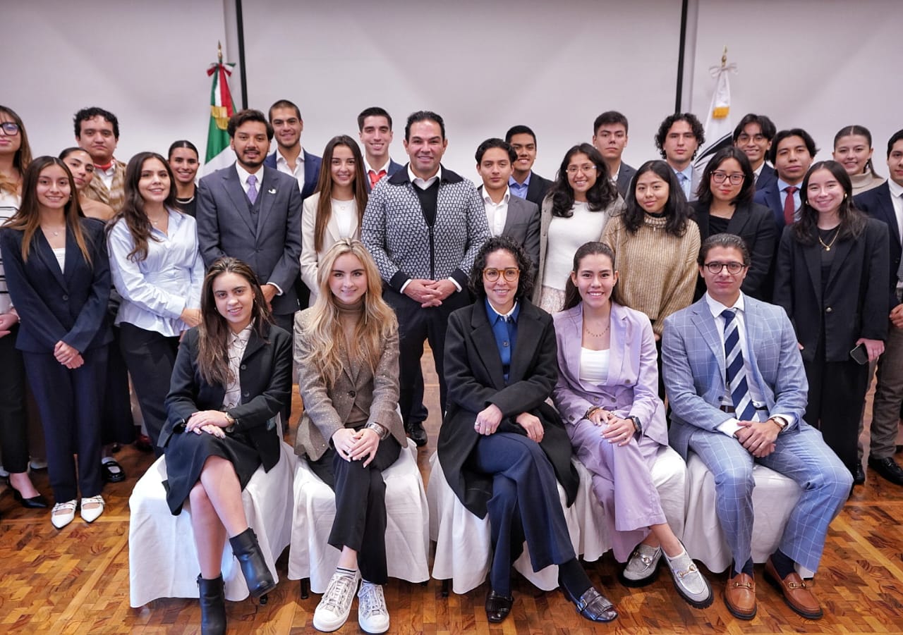 SE REÚNE EL SENADOR ENRIQUE VARGAS CON ESTUDIANTES DE LA UNIVERSIDAD ANÁHUAC CAMPUS NORTE