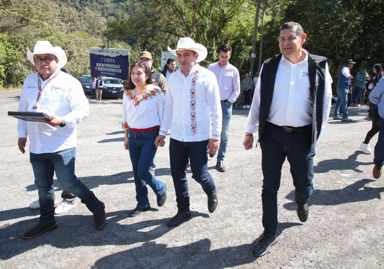 “TRAS AÑOS DE OLVIDO CONECTAN SIERRAS NORTE Y NORORIENTAL CON REHBILITACIÓN CARRETERA Y DESARROLLO INCLUYENTE