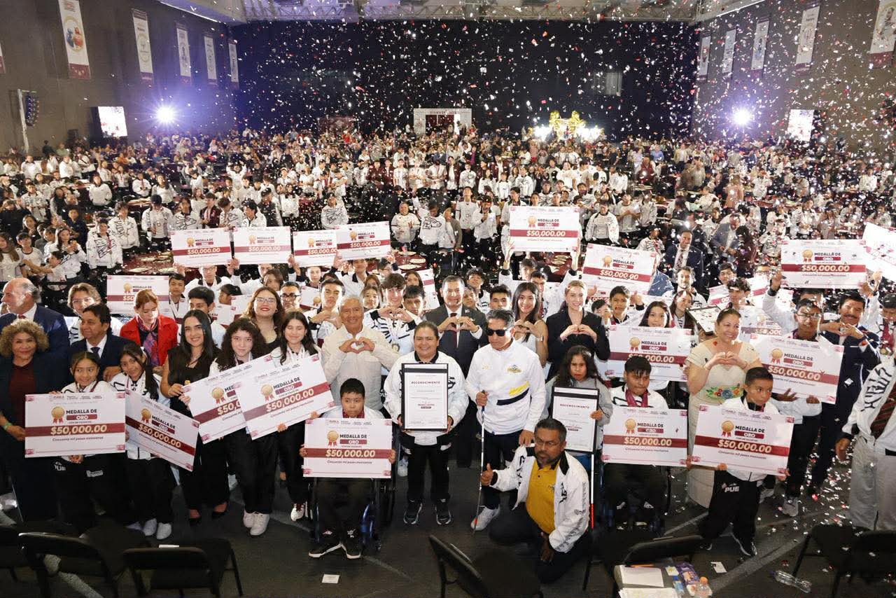 EN UN ACTO SIN PRECEDENTES, EL GOBIERNO DE PUEBLA ENTREGÓ 20 MDP A DEPORTISTAS TRIUNFADORES DURANTE EL 2025