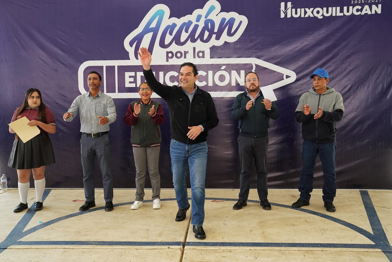 EL SENADOR ENRIQUE VARGAS FUE TESTIGO DE LA ENTREGA DE MOBILIARIO PARA ESTUDIANTES DEL CONALEP HUIXQUILUCAN